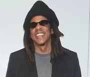 Imagem da matéria: Mulher volta atrás em acusação de estupro contra Jay-Z: “Nunca conheci”
