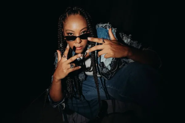Metrópoles Catwalk: Negra Li desfila pela Glowshine nesta sexta (18/9)