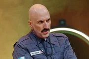 Antonio Tabet como Sargento Peçanha, personagem do Porta dos Fundos que o popularizou na web