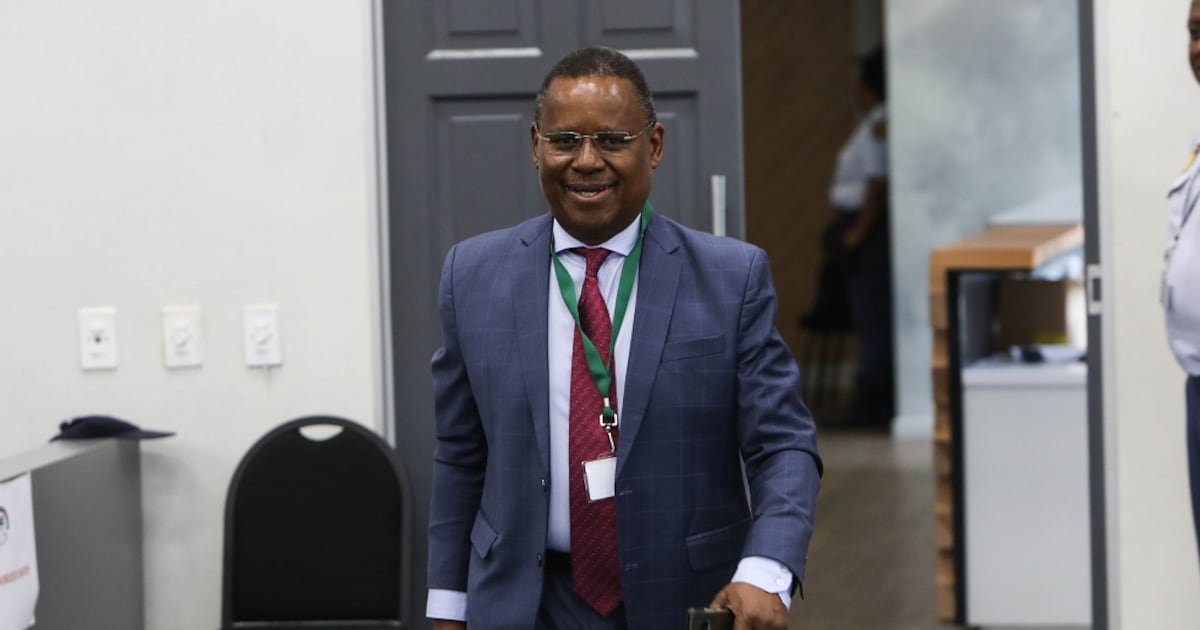 Chikane refuta alegações de litígio sobre o esquecimento no IEC