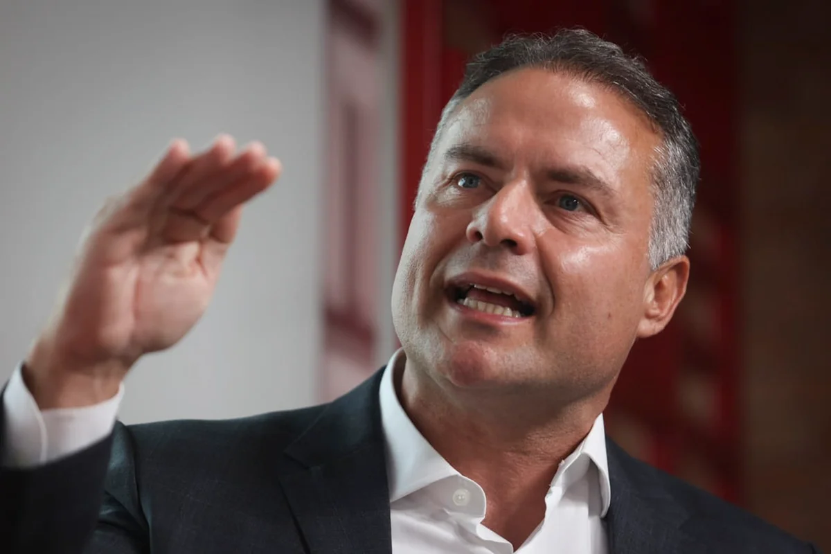 Imagem da matéria: Alagoas: Renan Filho lidera disputa ao governo e Renan Calheiros ao Senado