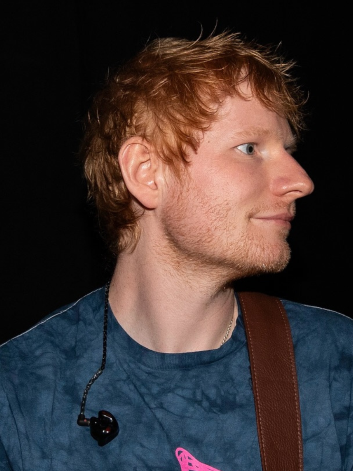 Quem é o empresário bilionário que está no centro da polêmica da turnê de Ed Sheeran?
