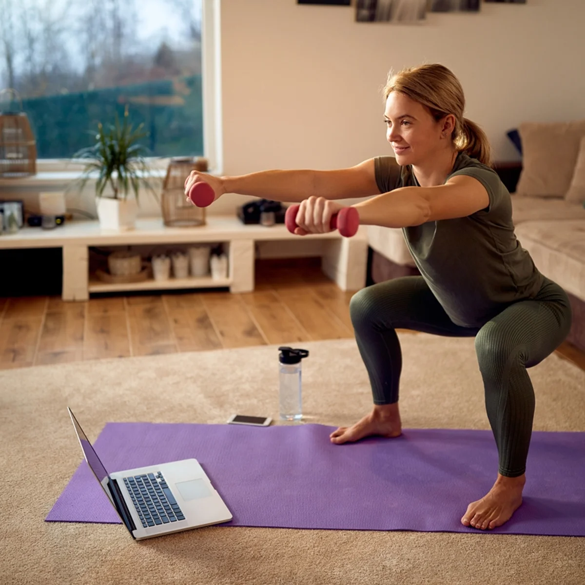 Aprenda a execução de 4 exercícios fáceis e adaptáveis para ganhar massa