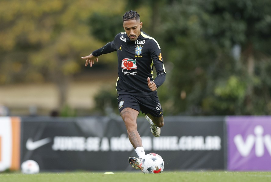 Ataque com Rayan, Vini Jr e Raphinha é o 15º diferente da seleção com Ancelotti