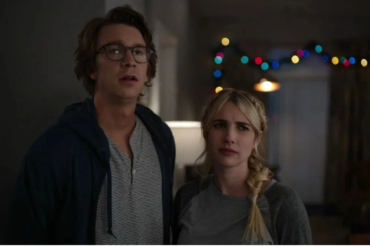 Sessão da Tarde desta sexta-feira (18/9) vai exibir a comédia romântica Destinos Traçados, lançado em 2022, com Emma Roberts no elenco - Metrópoles