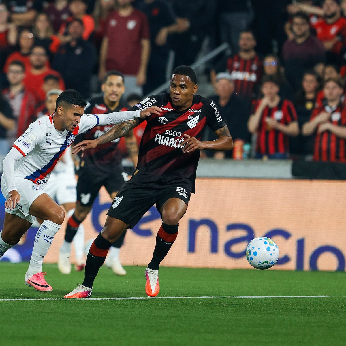 Athletico-PR bate Bahia com emoção até o fim, quebra tabu e se firma no G-4 do Brasileirão
