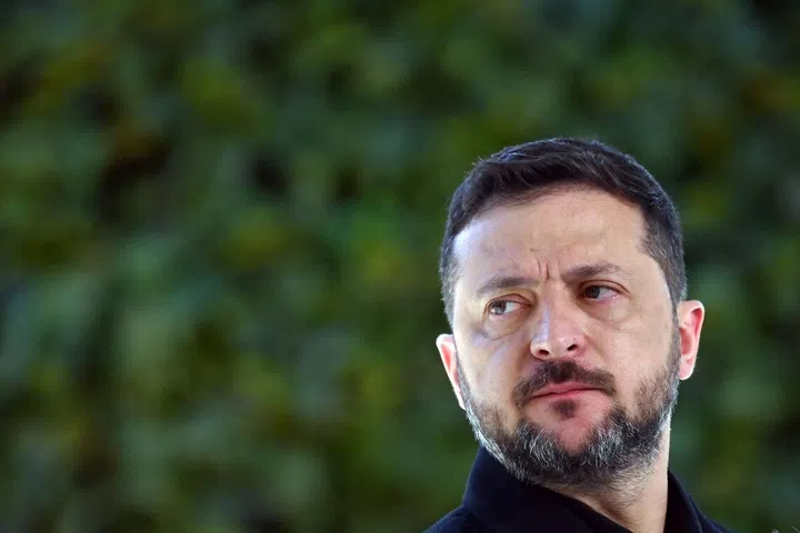 Zelensky da Ucrânia impõe sanções à ex-secretária de imprensa
