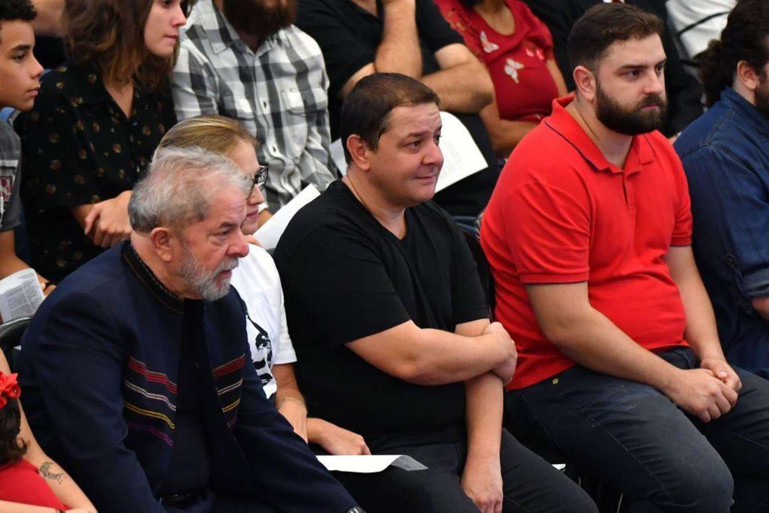 Lulinha (ao centro) é investigado em três inquéritos na Polícia Federal