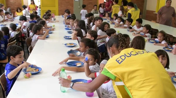 Educadores sociais do DF paralisam atividades por atraso em pagamentos