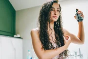 Zendaya aposta no corte pixie para o Emmy 2026; inspire-se no visual