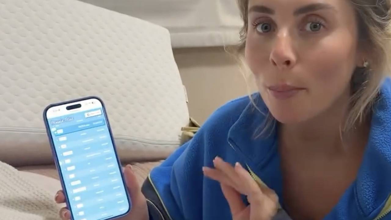 Uma modelo pornô permitiu que um estranho batizasse sua filha por 135 milhões de rublos.