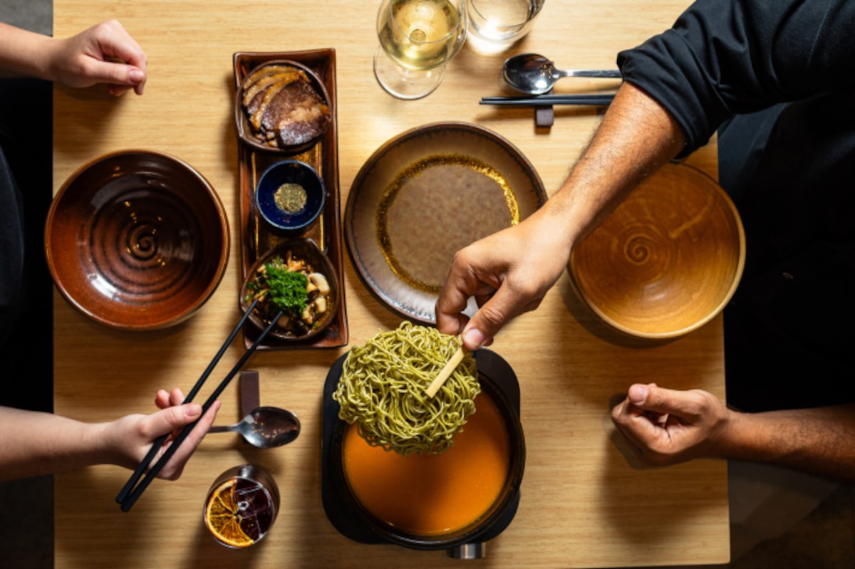 Kureiji tem hambúrguer de gyoza, Miojo com wagyu e a criatividade de Adriano Kanashiro