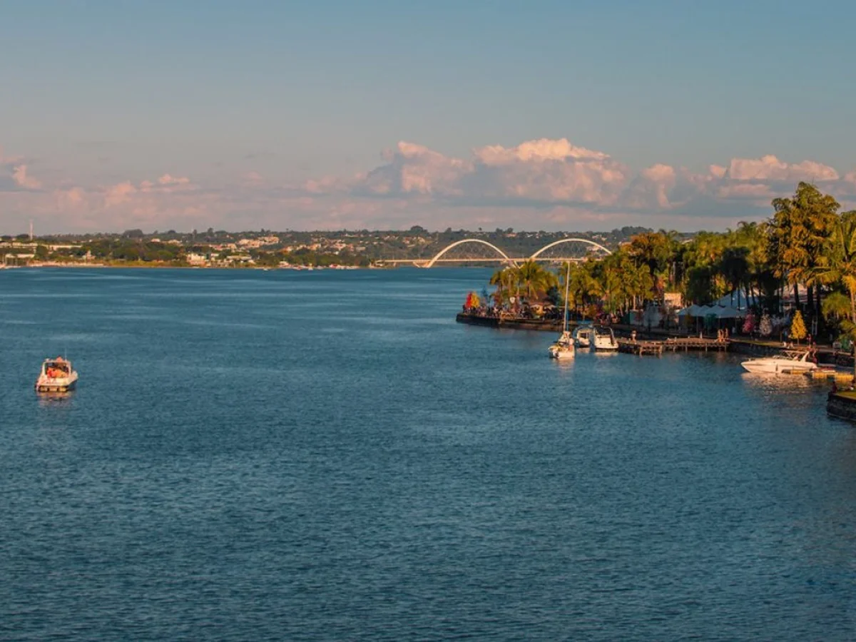 Caesb abre licitação de R$ 323 milhões para recuperação do Lago Paranoá