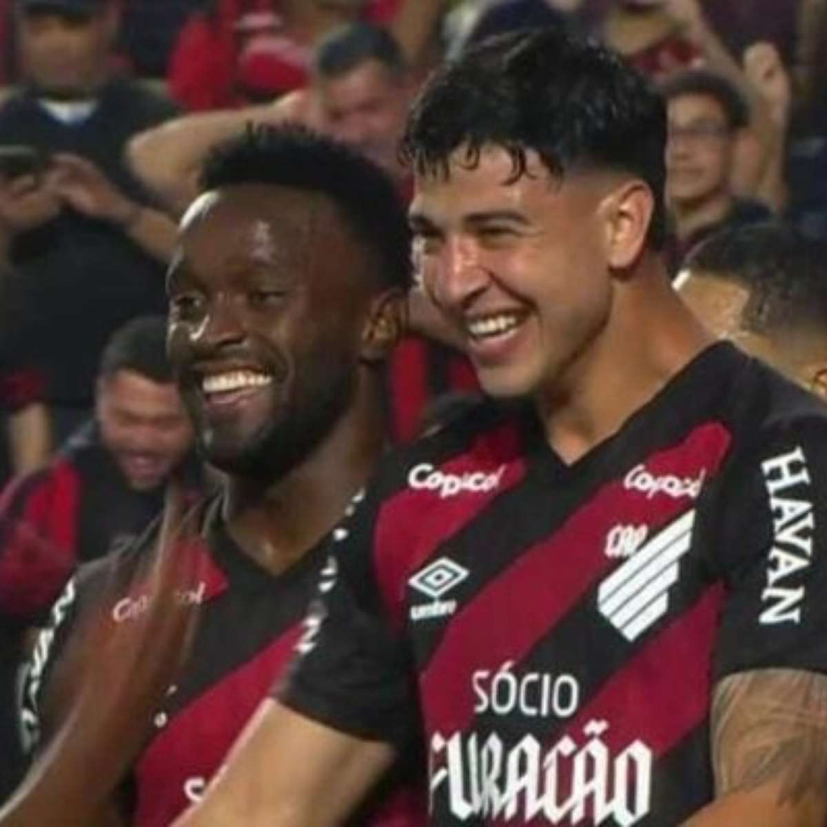 Mycael pega pênalti, e Athletico vence o Bahia na Arena da Baixada