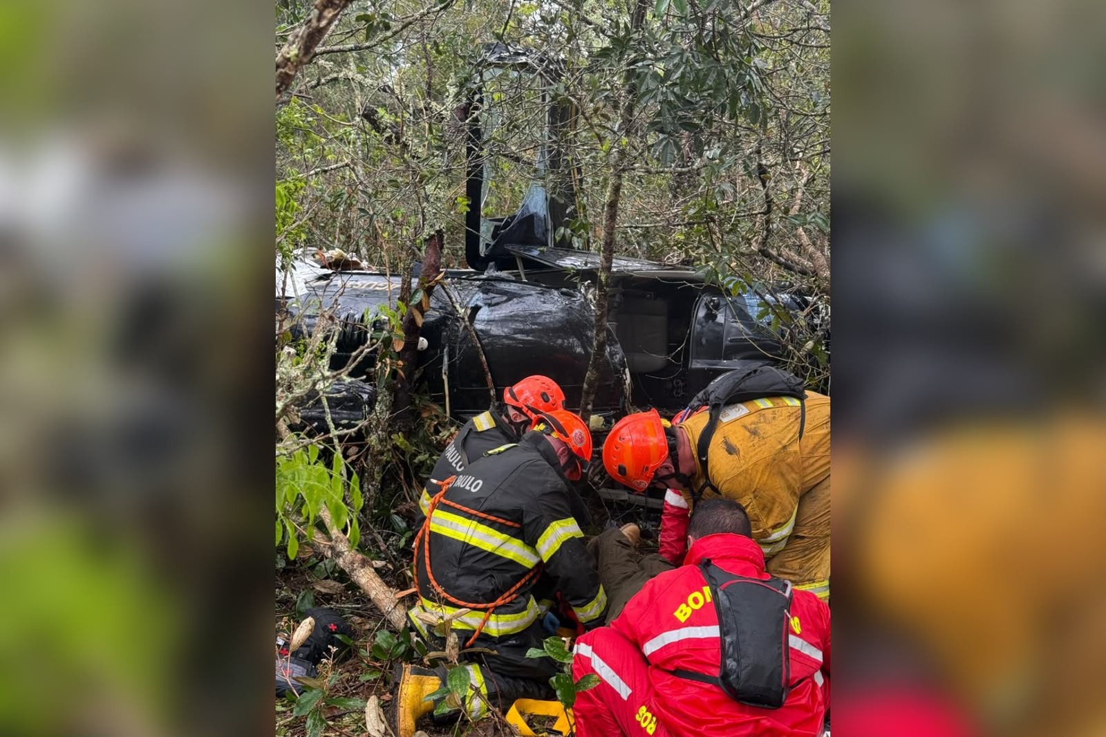 Cenipa investiga queda de helicóptero que deixou três feridos em área de mata no interior de SP
