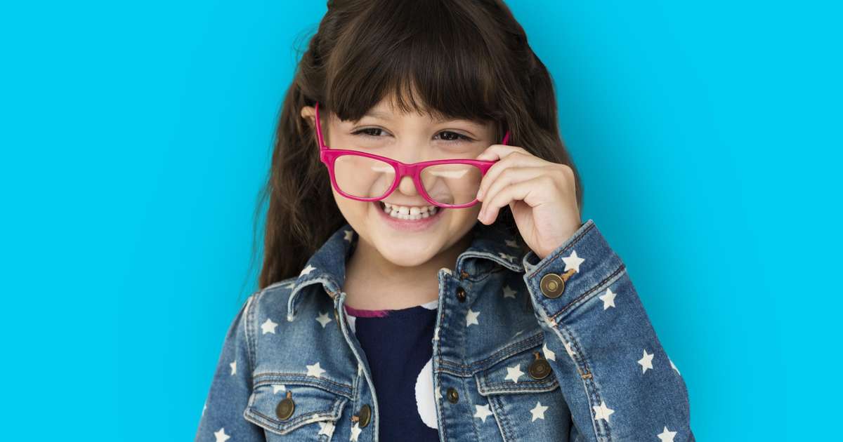 Por que a miopia infantil está aumentando no mundo? Hábitos modernos podem ser a resposta