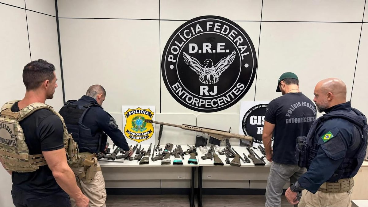 PF apreende 11 fuzis e submetralhadora a caminho do Rio; arsenal iria para facção criminosa