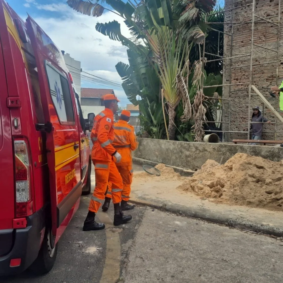 Homem morre após cair de andaime de 5 metros em Araxá (MG)