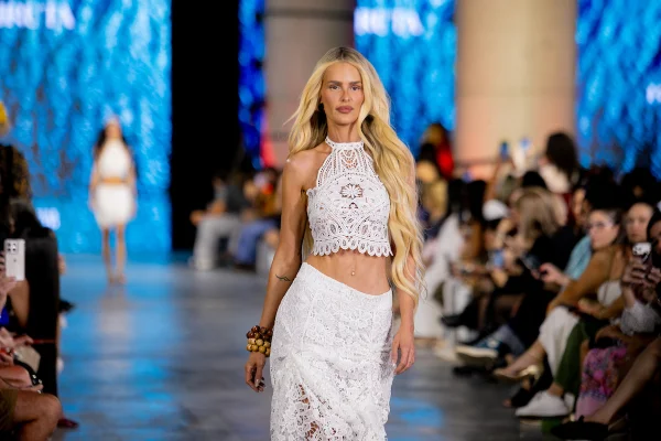 Renata Kuerten, Gianne Albertoni e Ellen Milgrau hoje no Metrópoles Catwalk