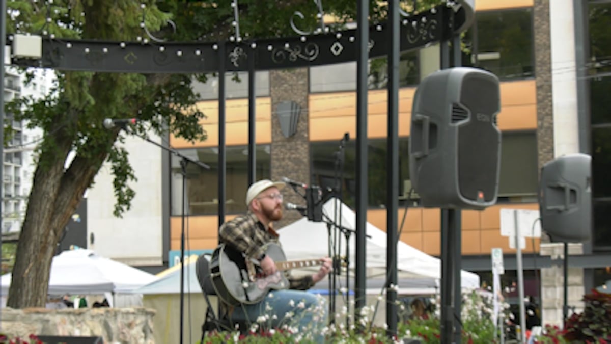 Broadway Street Fair celebrates 43 years in Saskatoon, closing out the summer season