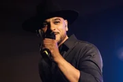 Cantor sertanejo com leucemia recebe alta hospitalar após 50 dias internado