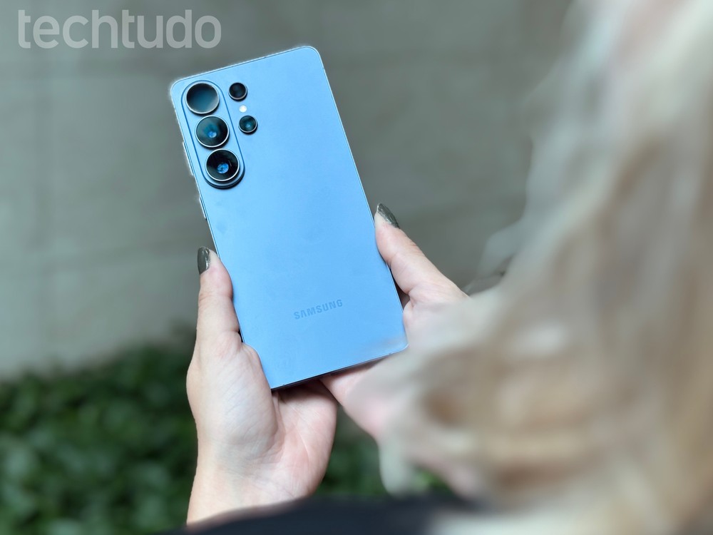 Galaxy S26 Ultra ganhou cantos mais arredondados e novo módulo para as câmeras traseiras — Foto: Ana Loubak/TechTudo