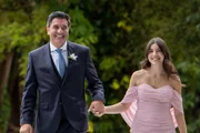 Maria Eduarda Guedes, filha de Edu Guedes ao lado do pai