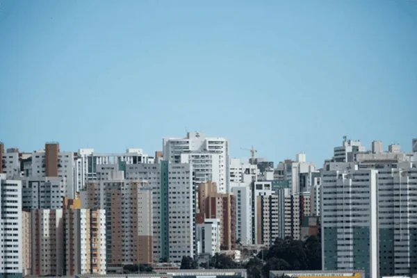 Serviços em redes de esgoto alteram trânsito em Águas Claras durante um mês