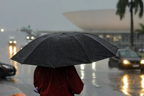 Ciclone na costa leva tempestades e ventanias ao Sul/Sudeste e Centro-Oeste