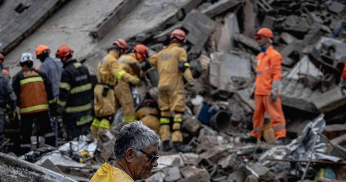 Sobe para 5 número de mortos após prédio em construção desabar sobre casa em SP