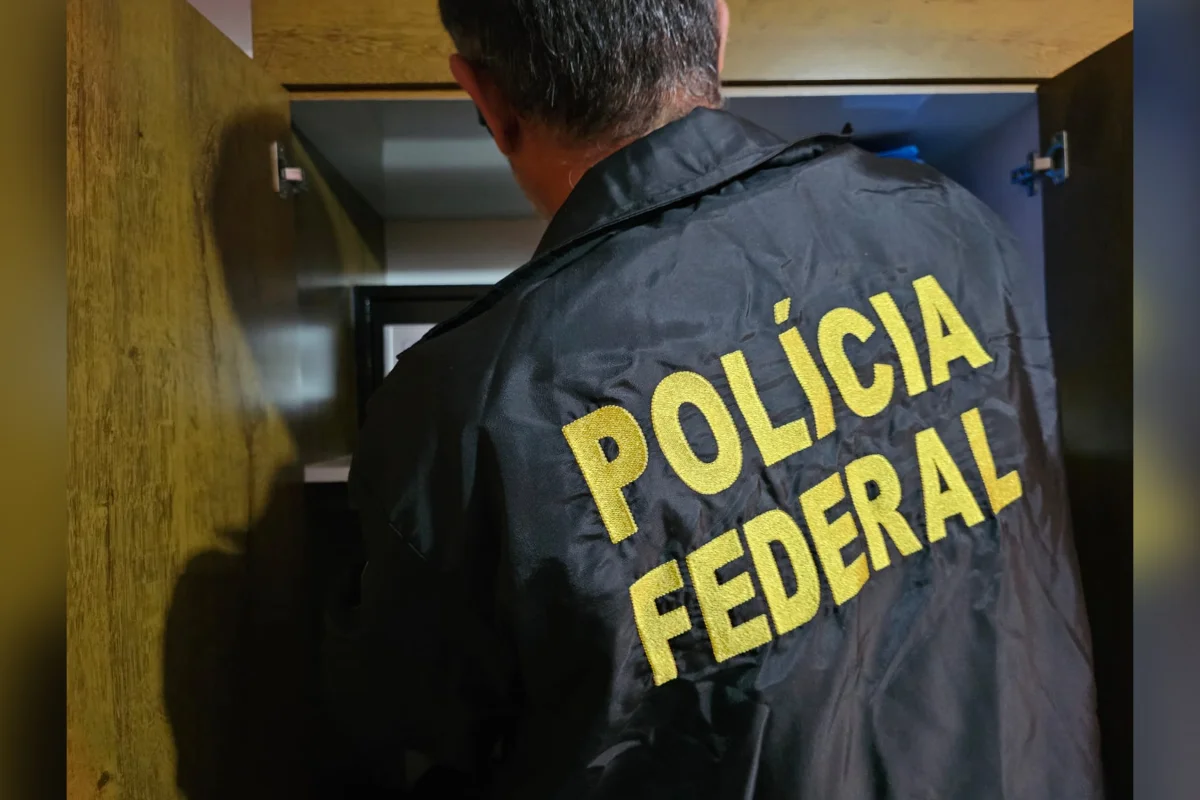 PF investiga desvio de dinheiro público após homem ser preso com R$ 305 mil