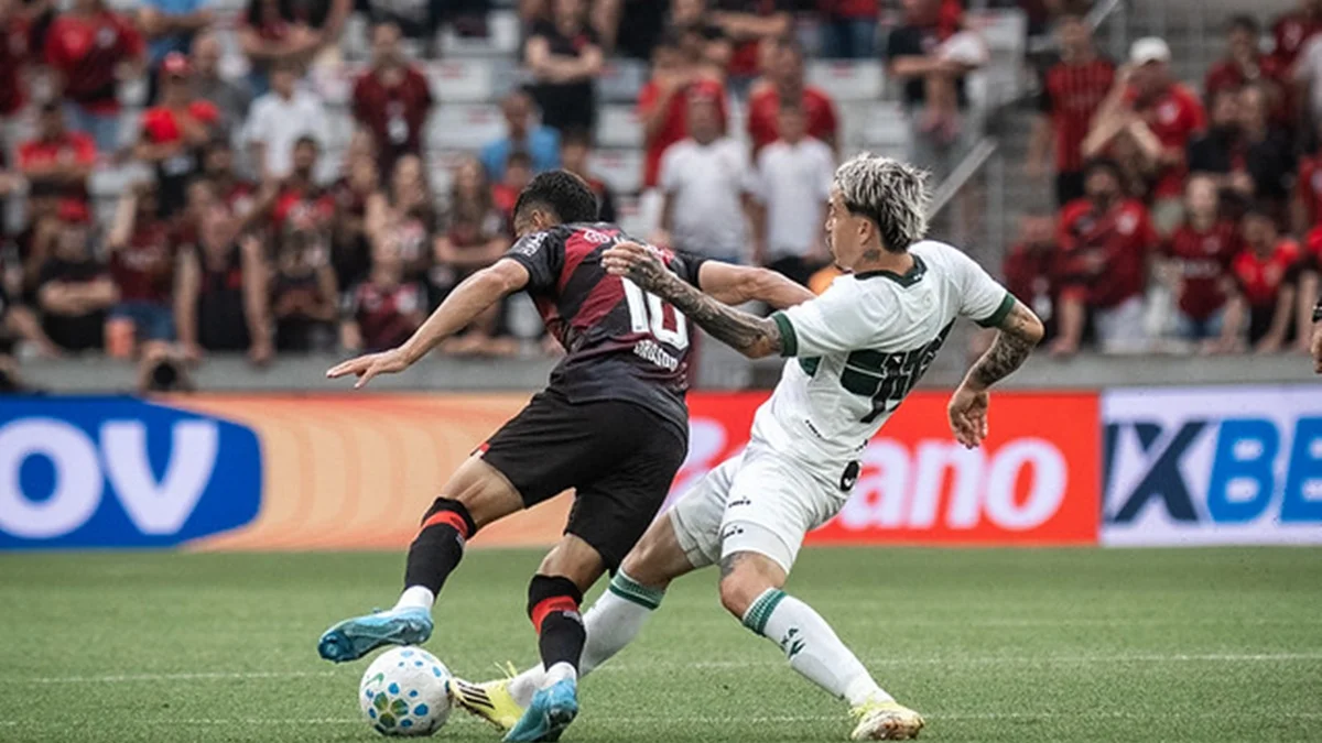 Brasileirão: Athletico-PR e Coritiba duelam em meio a equilíbrio recente