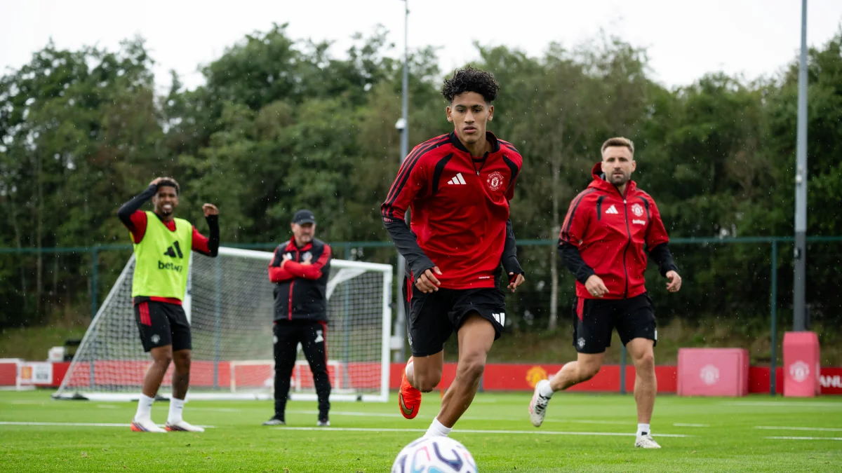 Joia de 15 anos do United pede para deixar clube por falta de oportunidade