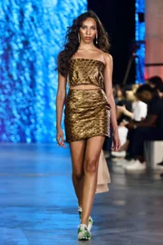 Mikaela Gomes, veterana do Metrópoles Catwalk, brilha no 3º dia de desfiles