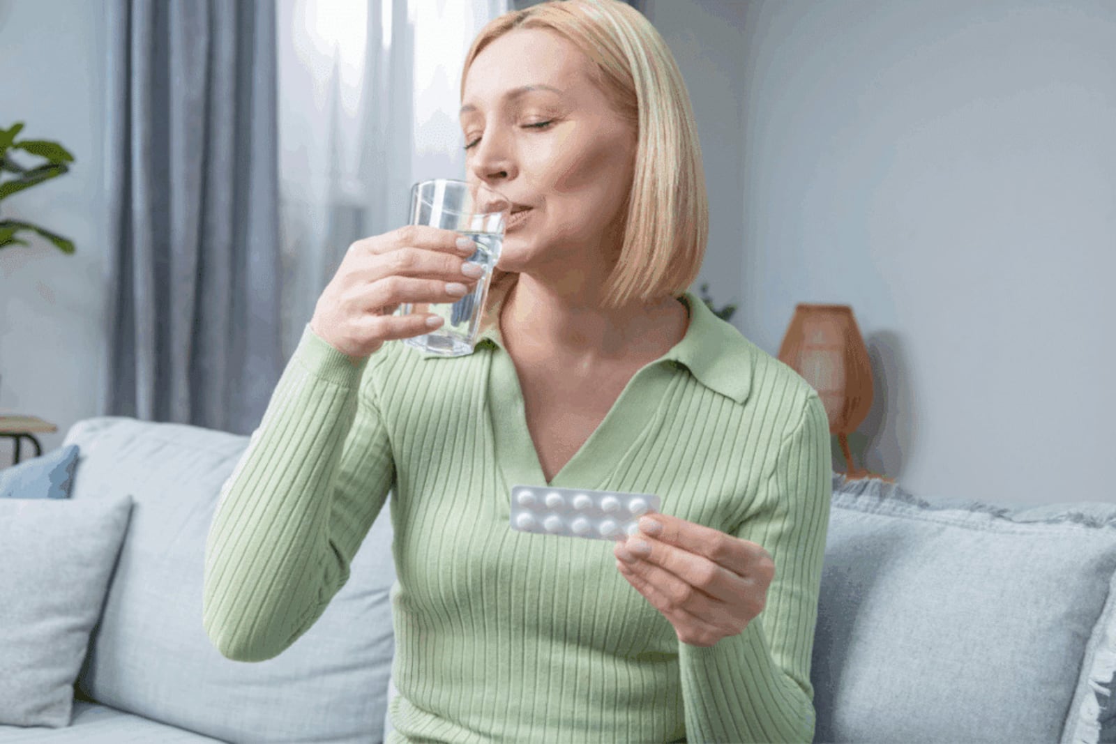 Além dos hábitos saudáveis, o acompanhamento médico para reposição hormonal pode contribuir para o alivio dos sintomas Imagem: Dmytro Zinkevych | Shutterstock