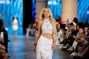 Mikaela Gomes desfila no Metrópoles Catwalk nesta quarta-feira (16/9)