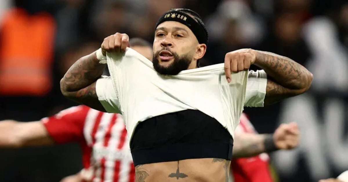 ‘Memphis está se sentindo a pior pessoa do mundo’, revela Diniz. Holandês foi vaiado, xingado pela torcida corintiana. Saiu escondido do estádio