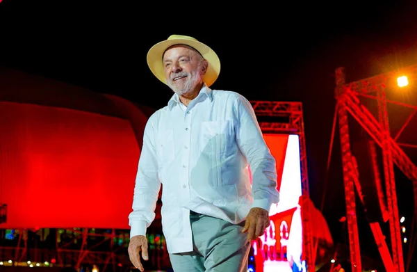 Lula gasta R$ 300 mil em aluguel de estádio da Copa para ato de campanha