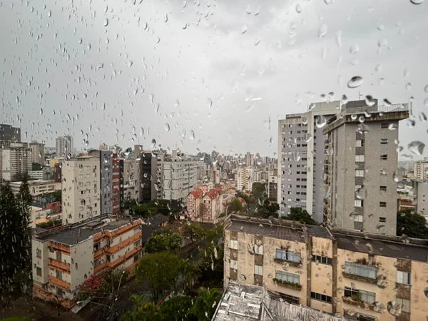 BH tem previsão de chuva forte e risco de deslizamentos nesta terça (15/9)