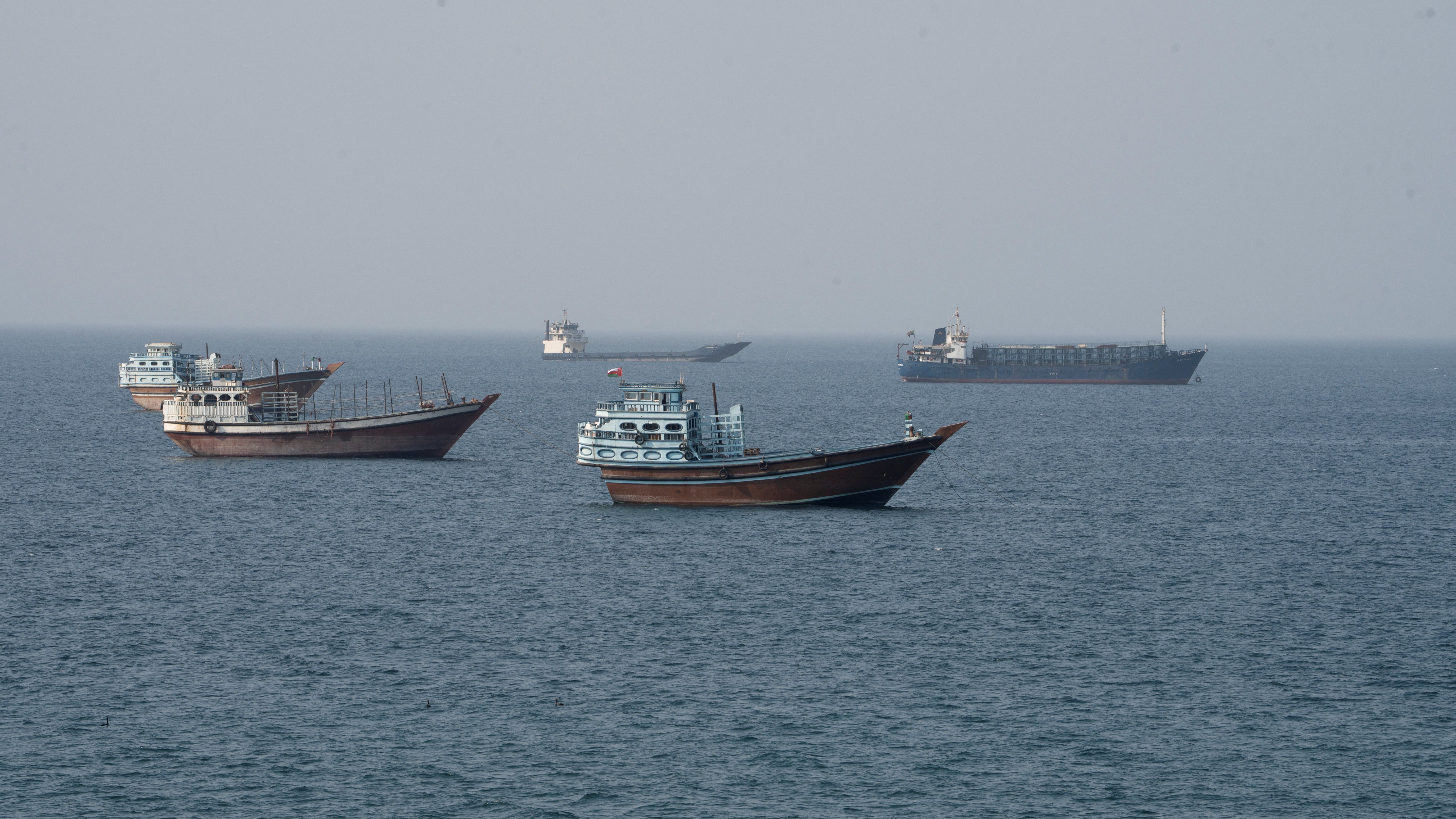 EUA restringem horários de proteção militar a navios no Estreito de Ormuz, diz jornal