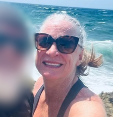 Nicki Parker, de 60 anos, sofreu ferimentos graves Foto: Reproduçao/Facebook