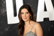 Imagem da matéria: Após rumores de 2° filho, Millie Bobby Brown publica foto de mão de bebê