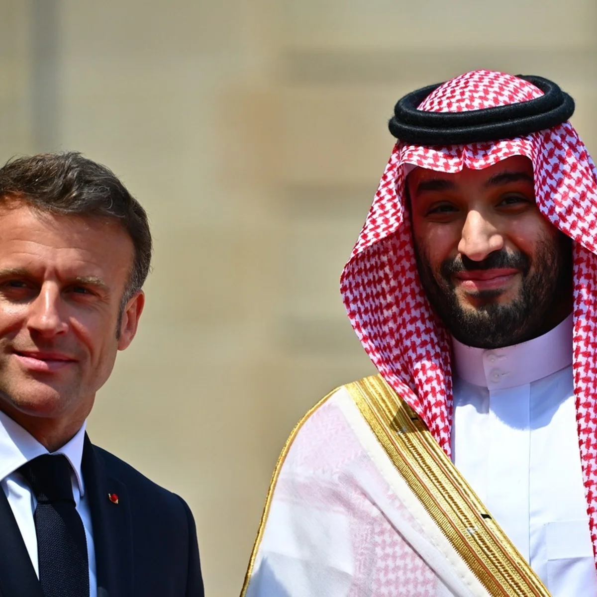 França decide enviar tropas para ajudar a Arábia Saudita contra os Houthis