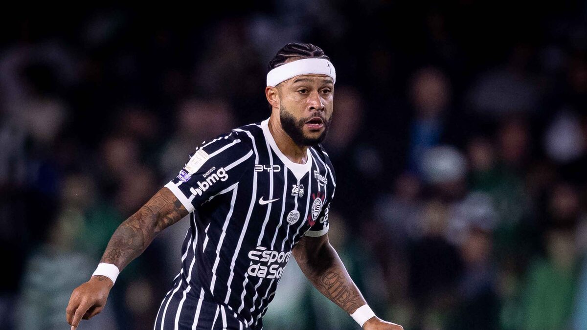 Memphis Depay fica fora da primeira convocação de Xavi para a seleção holandesa