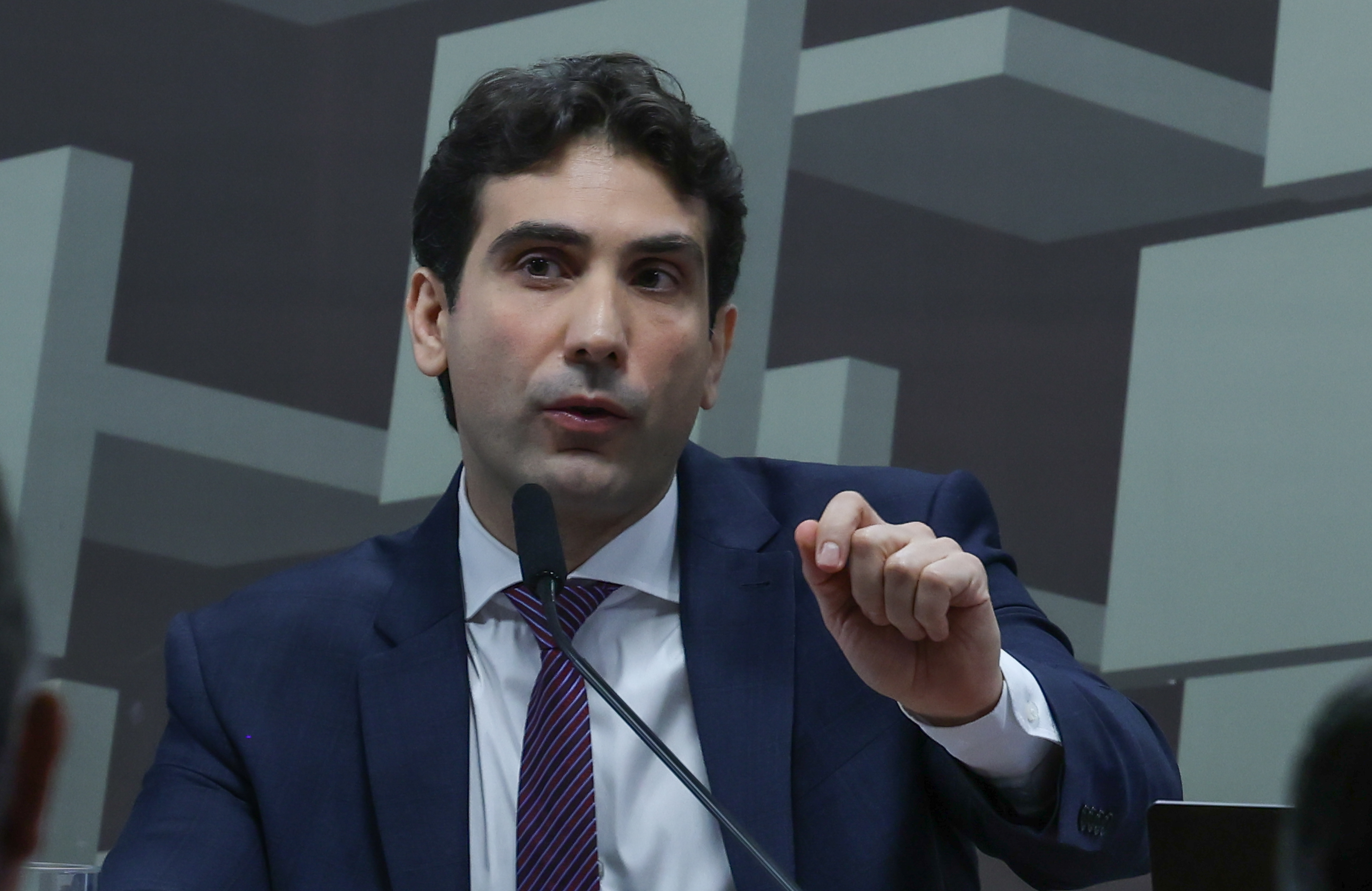Taxa Selic deve baixar para 13,75% nesta semana, mas com cautela do BC