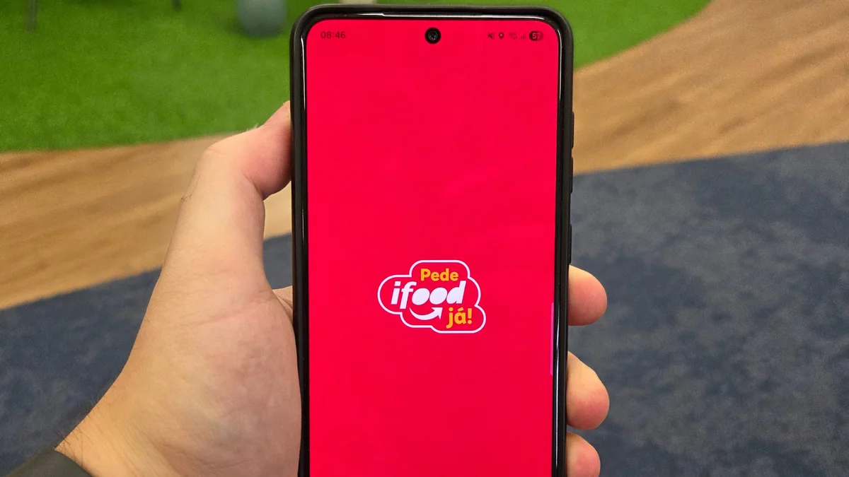 Imagem da matéria: iFood lança IA que ajuda restaurantes a vender mais e envia relatórios pelo WhatsApp
