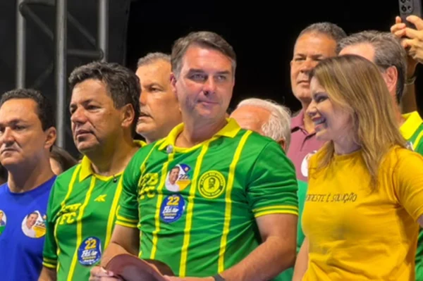 Flávio explora bets para atacar Lula e reduzir rejeição entre as mulheres