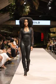 Hills, Petzold 1981 e LAGO celebram moda brasiliense no Metrópoles Catwalk