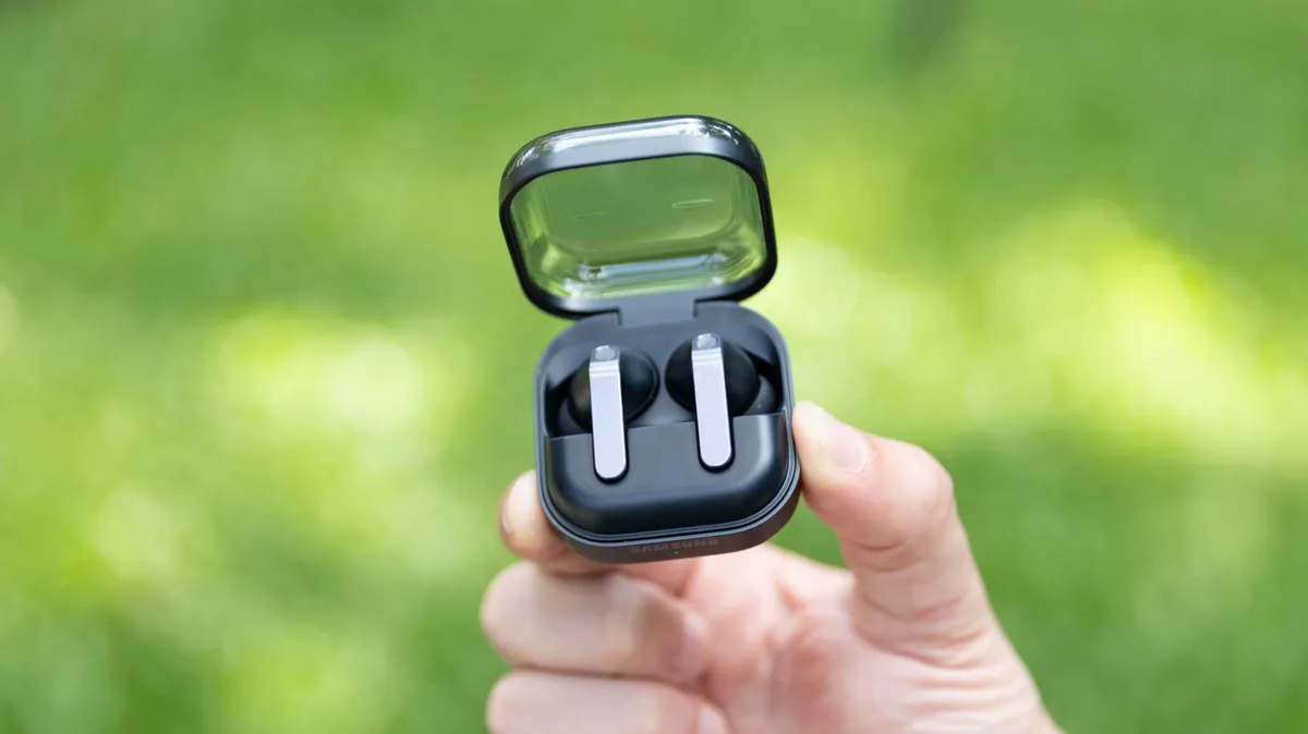 Imagem da matéria: Mercado Livre derruba preço do Buds 4 Pro; fone mais top da Samsung no precinho