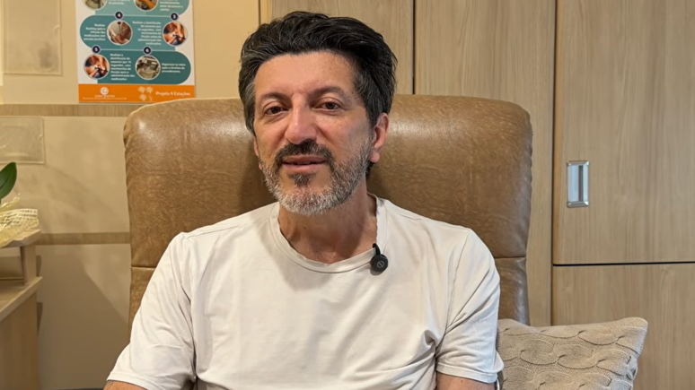 Medicamento que será usado por Lito chega ao Brasil e é levado para hospital em operação especial